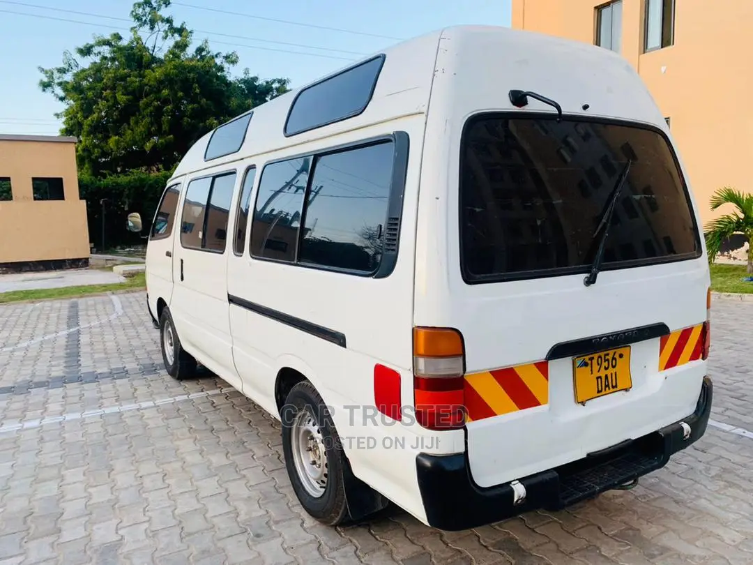 Toyota HiAce Siyaya 2004 White