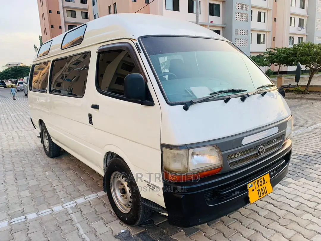 Toyota HiAce Siyaya 2004 White