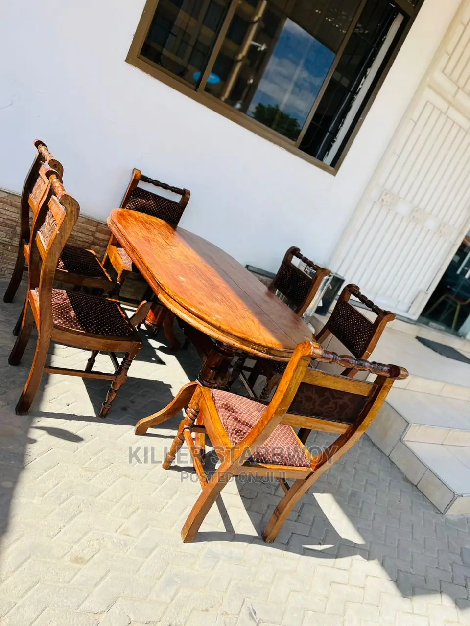 Dinning Table Ya Round