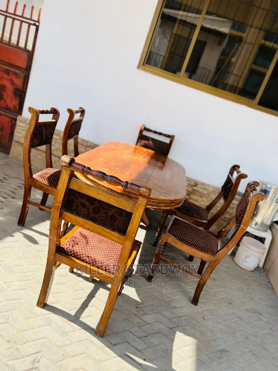 Dinning Table Ya Round