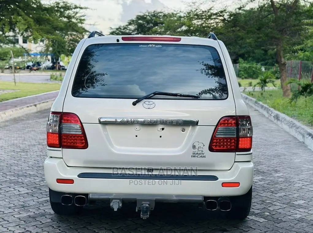 Toyota Land Cruiser HDJ 100 1999 White