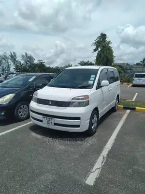 Toyota Noah 2.0 FWD (8 Seater) 2001 White