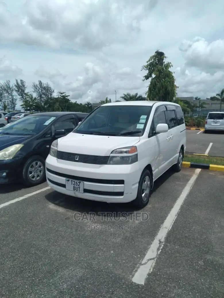 Toyota Noah 2.0 FWD (8 Seater) 2001 White
