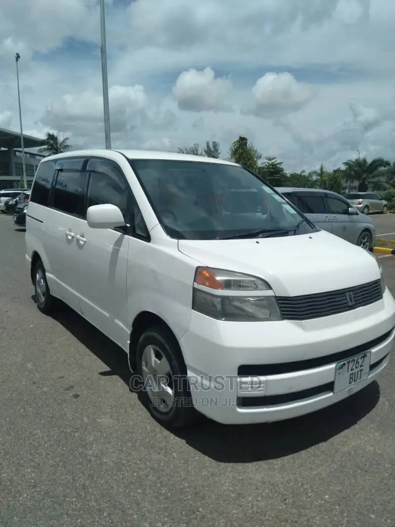 Toyota Noah 2.0 FWD (8 Seater) 2001 White
