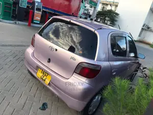 Toyota Vitz 1.0 FWD 5dr 2002 Pink