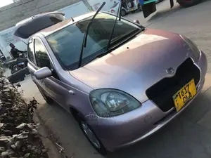 Toyota Vitz 1.0 FWD 5dr 2002 Pink