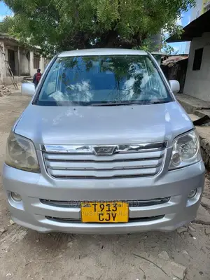Toyota Noah 2.0 FWD (8 Seater) 2003 Silver