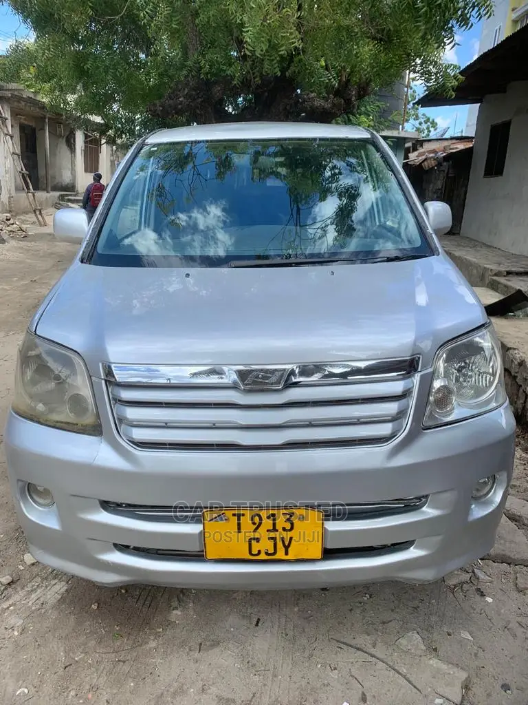 Toyota Noah 2.0 FWD (8 Seater) 2003 Silver