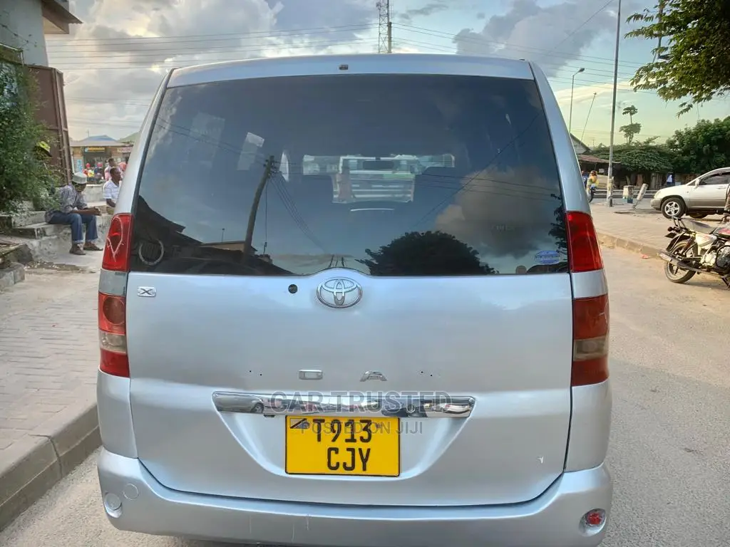Toyota Noah 2.0 FWD (8 Seater) 2003 Silver