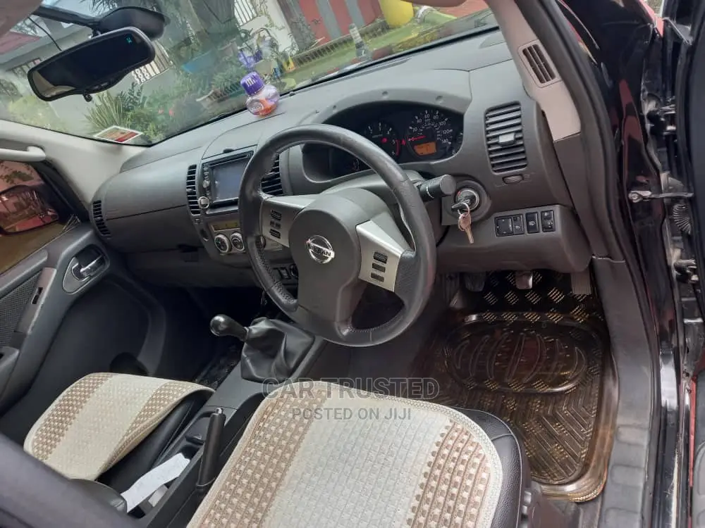 Nissan NP300 2006 Black