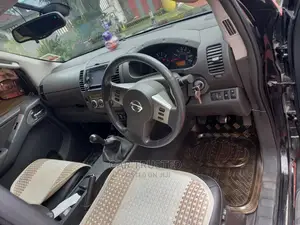 Nissan NP300 2006 Black