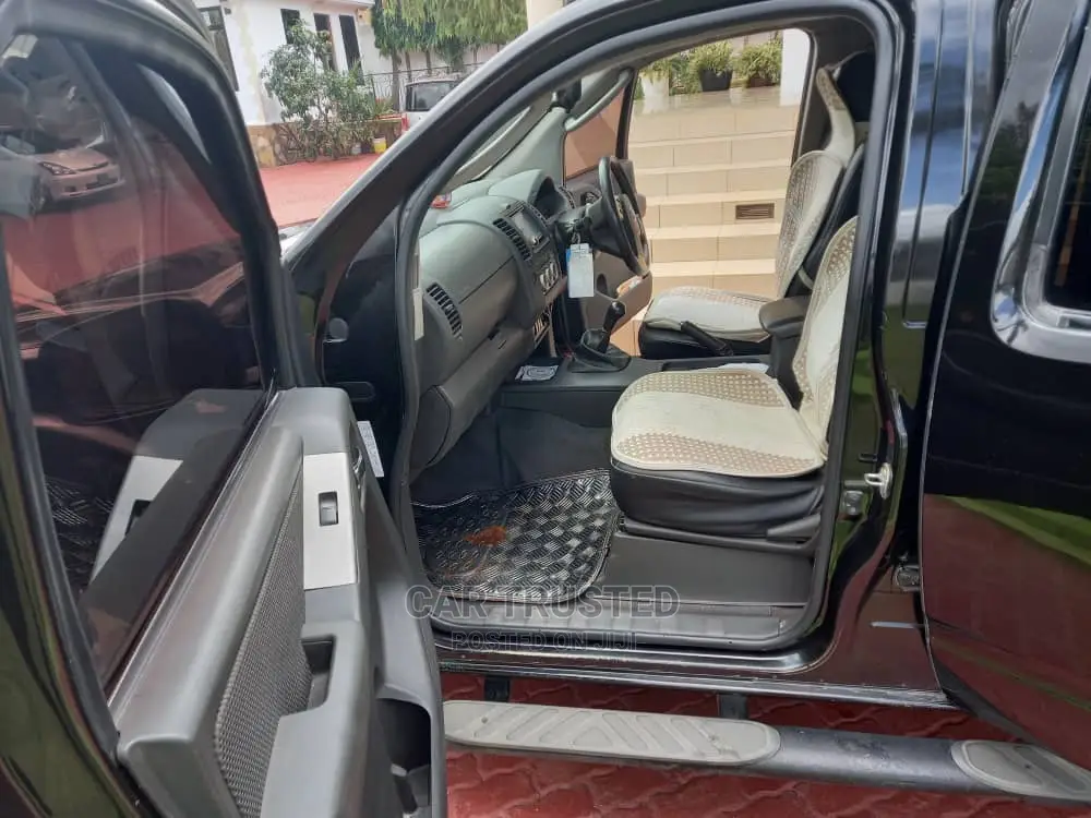 Nissan NP300 2006 Black