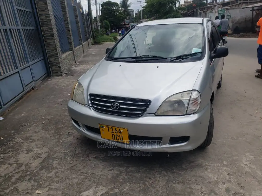 Toyota Nadia 2.0 135hp FWD 2003 Silver