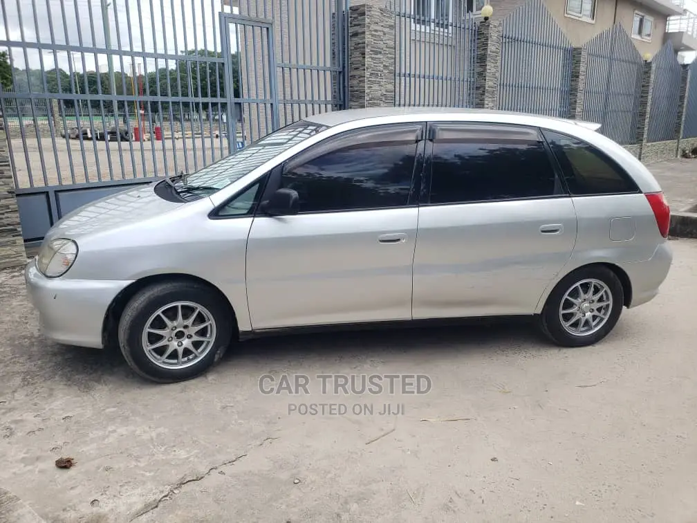 Toyota Nadia 2.0 135hp FWD 2003 Silver