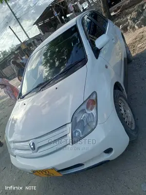 Toyota IST 2004 White