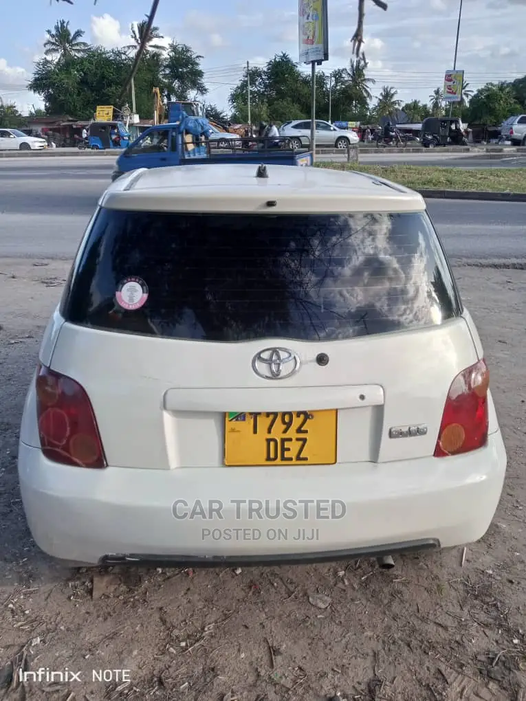 Toyota IST 2004 White