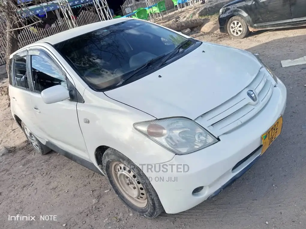 Toyota IST 2004 White