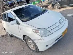 Toyota IST 2004 White