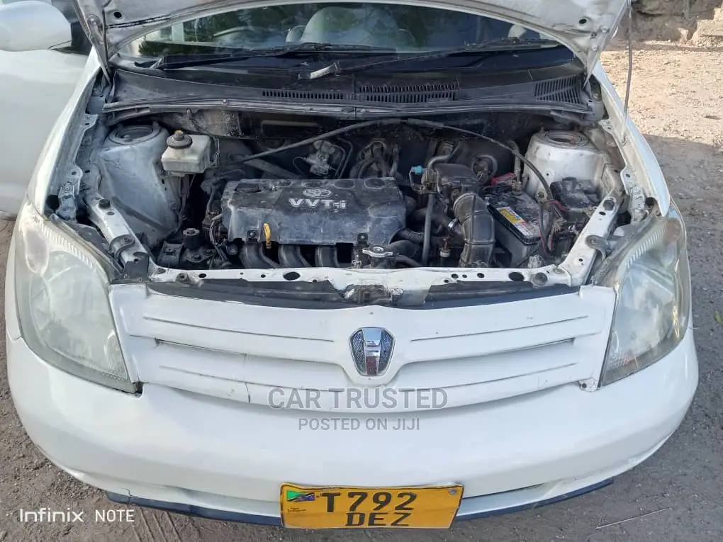 Toyota IST 2004 White