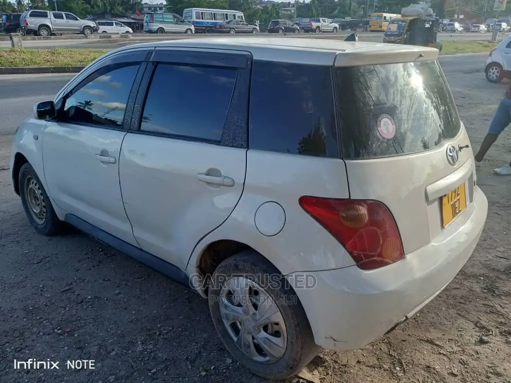 Toyota IST 2004 White
