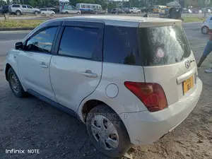 Toyota IST 2004 White