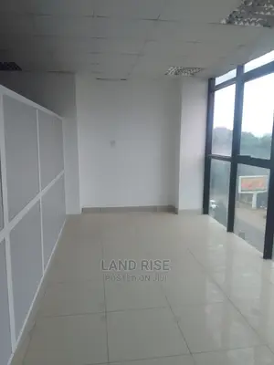 83 SQM Office in Posta