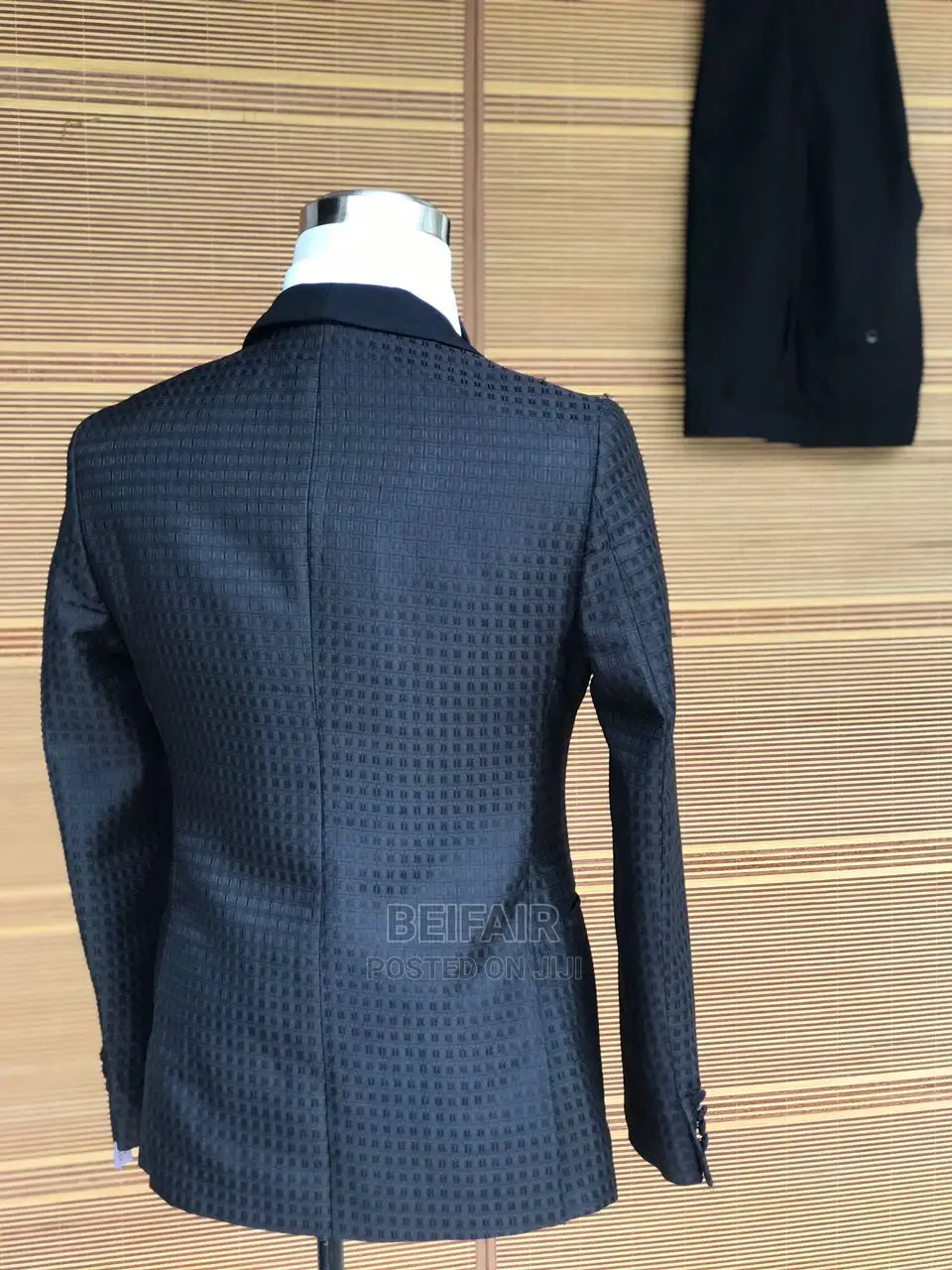 Men's Suits/ Suti Za Kiume