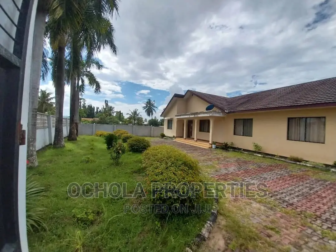 5bdrm House in Ukonga for Sale