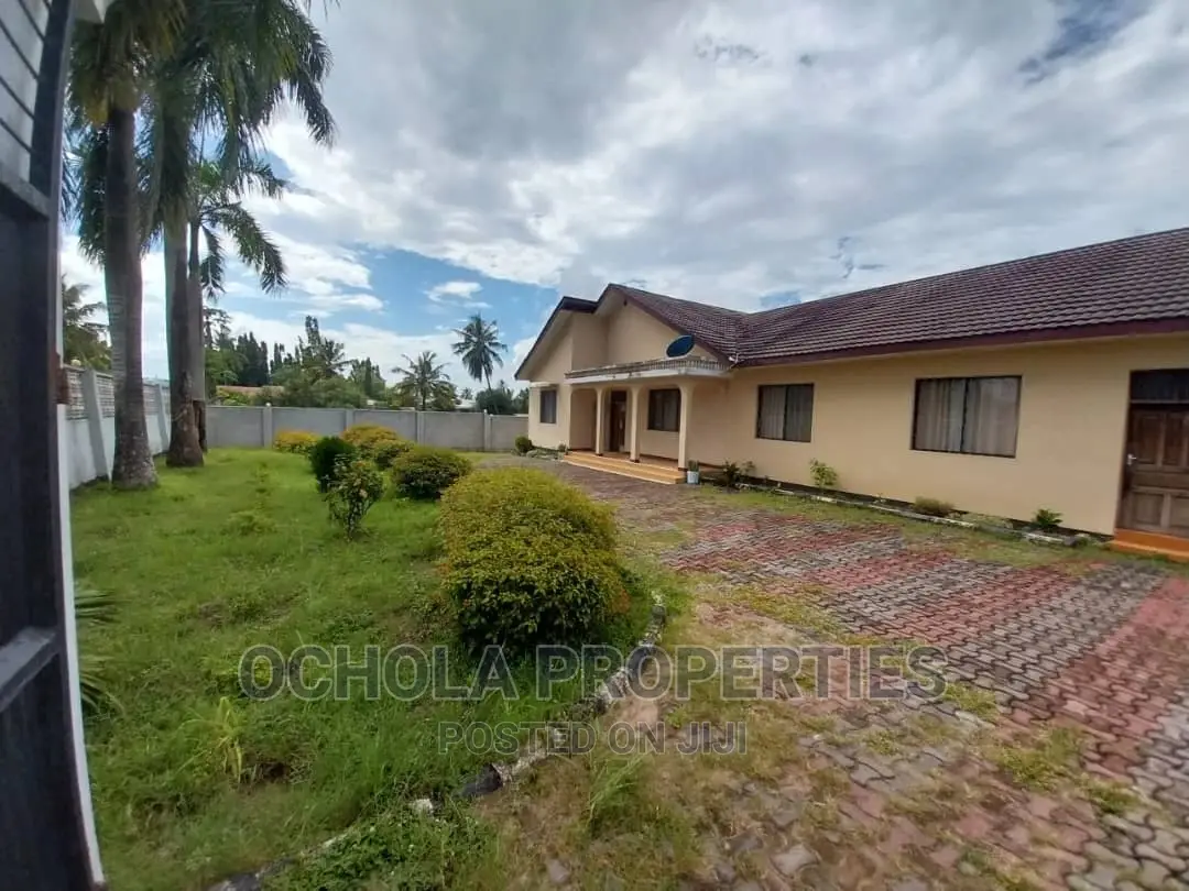 5bdrm House in Ukonga for Sale