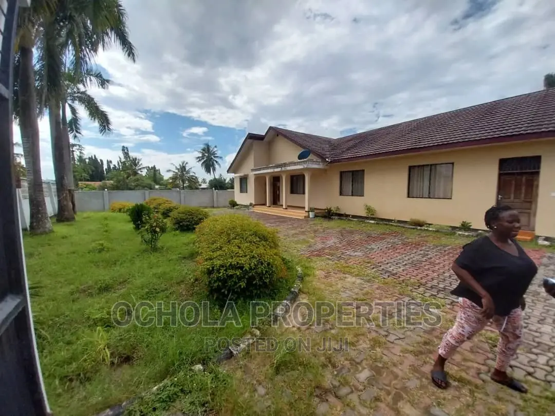 5bdrm House in Ukonga for Sale