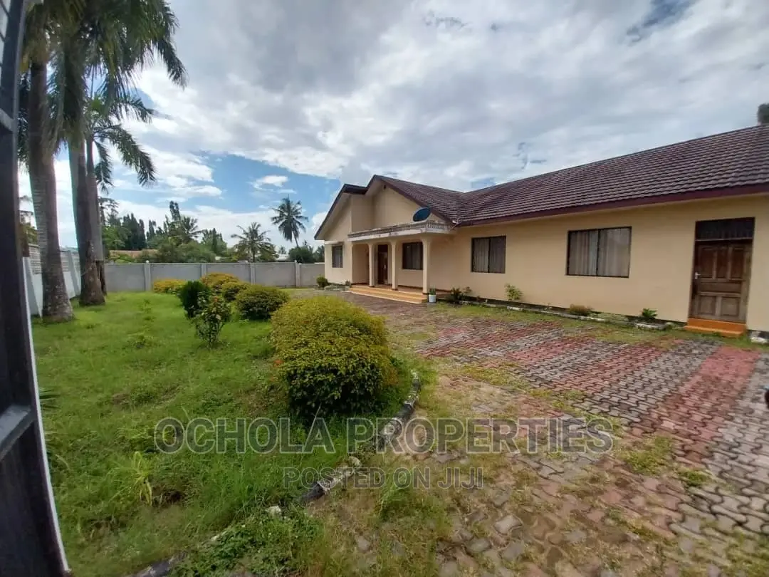 5bdrm House in Ukonga for Sale
