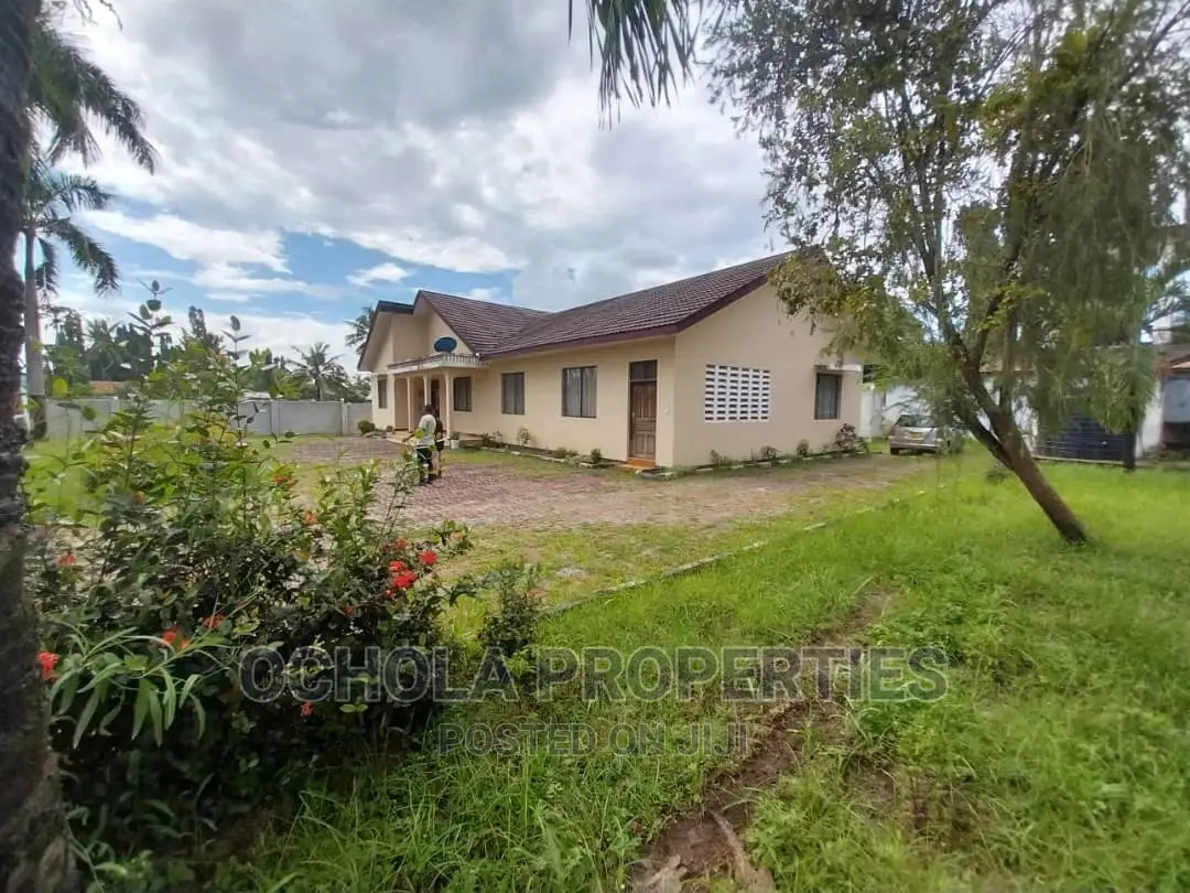 5bdrm House in Ukonga for Sale