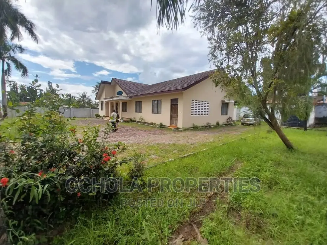5bdrm House in Ukonga for Sale