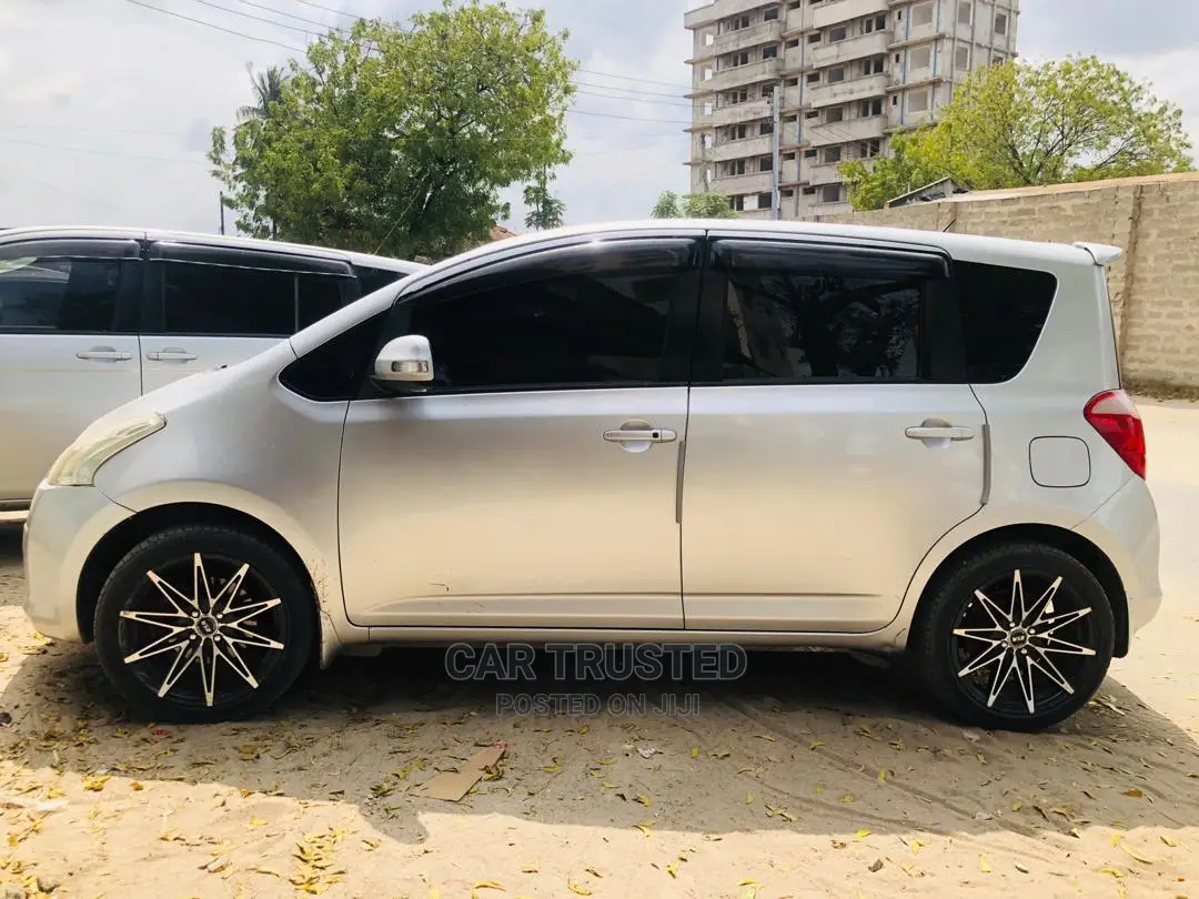 Toyota Ractis 1.5 AWD 2008 Silver