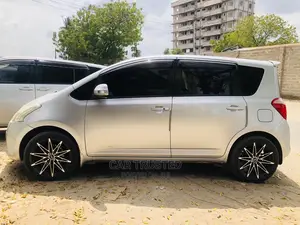 Toyota Ractis 1.5 AWD 2008 Silver