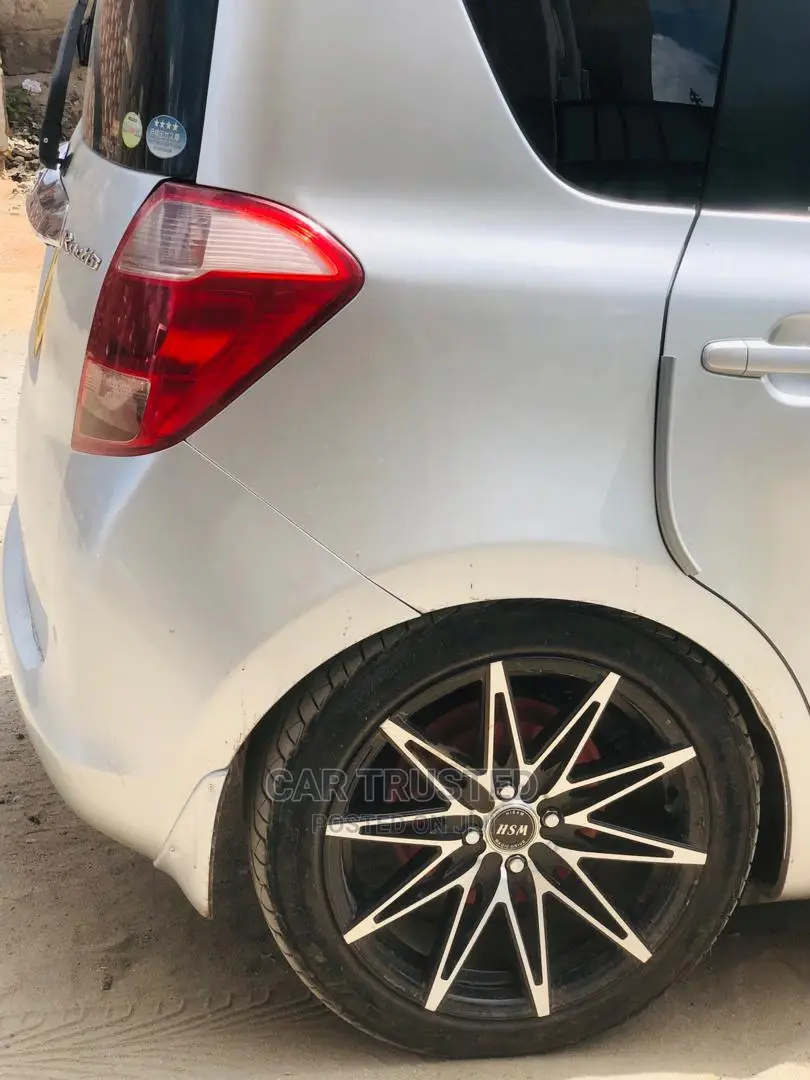 Toyota Ractis 1.5 AWD 2008 Silver