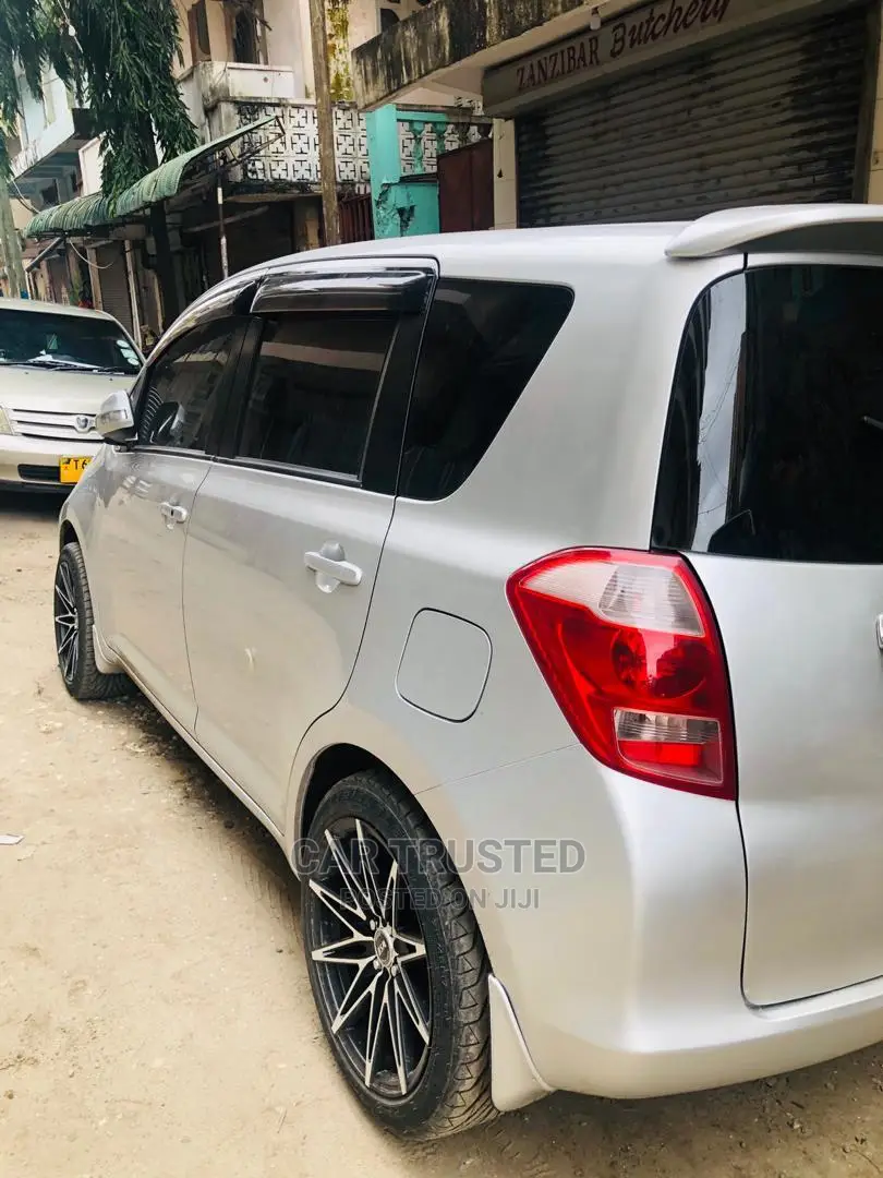 Toyota Ractis 1.5 AWD 2008 Silver