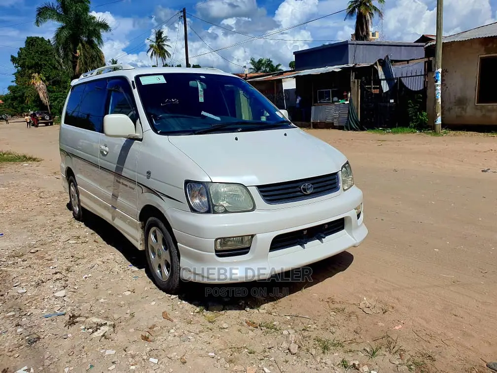 Toyota Noah 2.0 AWD (8 Seater) 2005 White