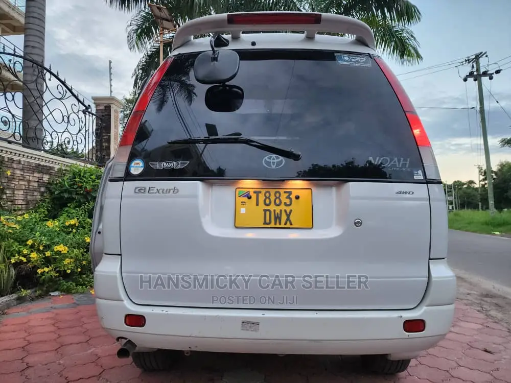 Toyota Noah 2003 White