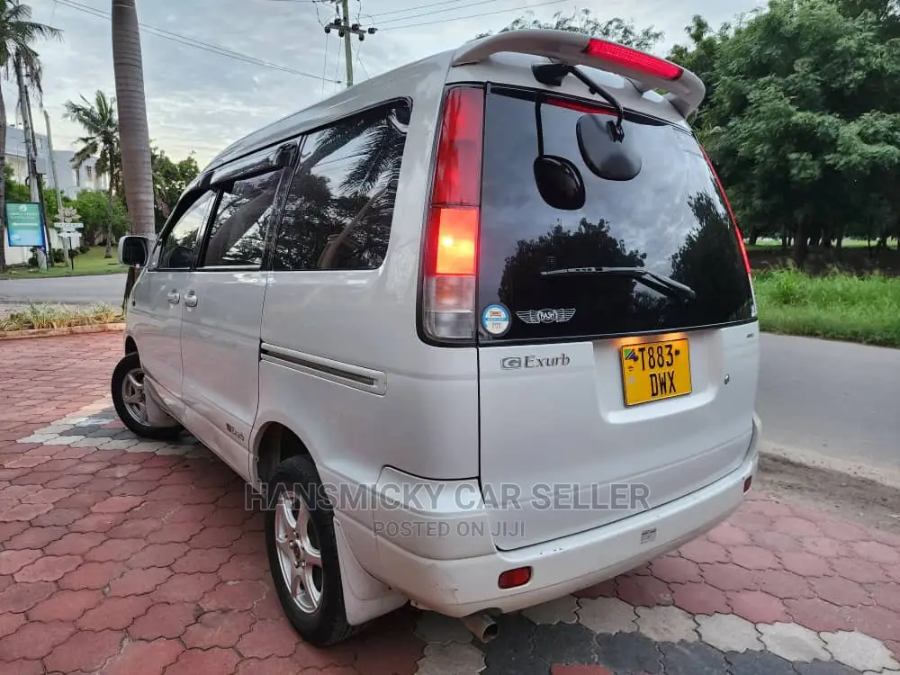 Toyota Noah 2003 White