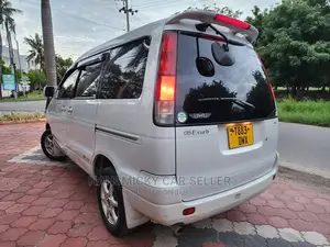 Toyota Noah 2003 White