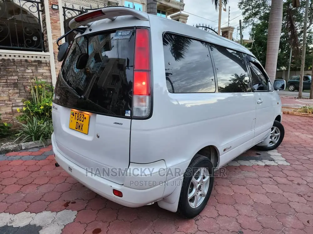 Toyota Noah 2003 White