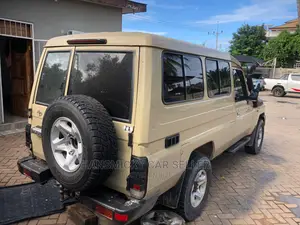 Toyota Land Cruiser 2010 Beige