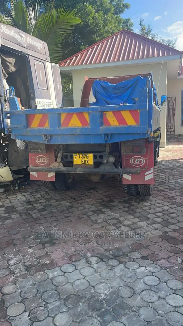 Mitsubishi Fuso 2009 Blue