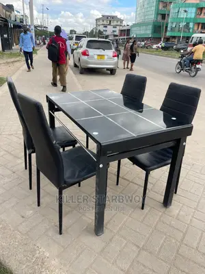 Dinninga Table Ya Kioo Viti 4