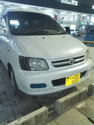 Toyota Noah 2.0 FWD (8 Seater) 2001 White