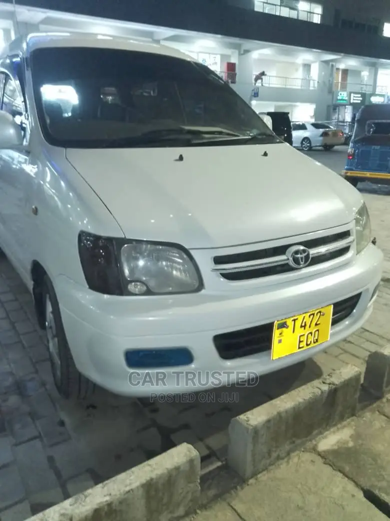 Toyota Noah 2.0 FWD (8 Seater) 2001 White