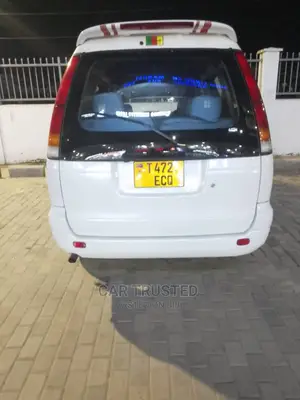 Toyota Noah 2.0 FWD (8 Seater) 2001 White