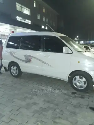 Toyota Noah 2.0 FWD (8 Seater) 2001 White