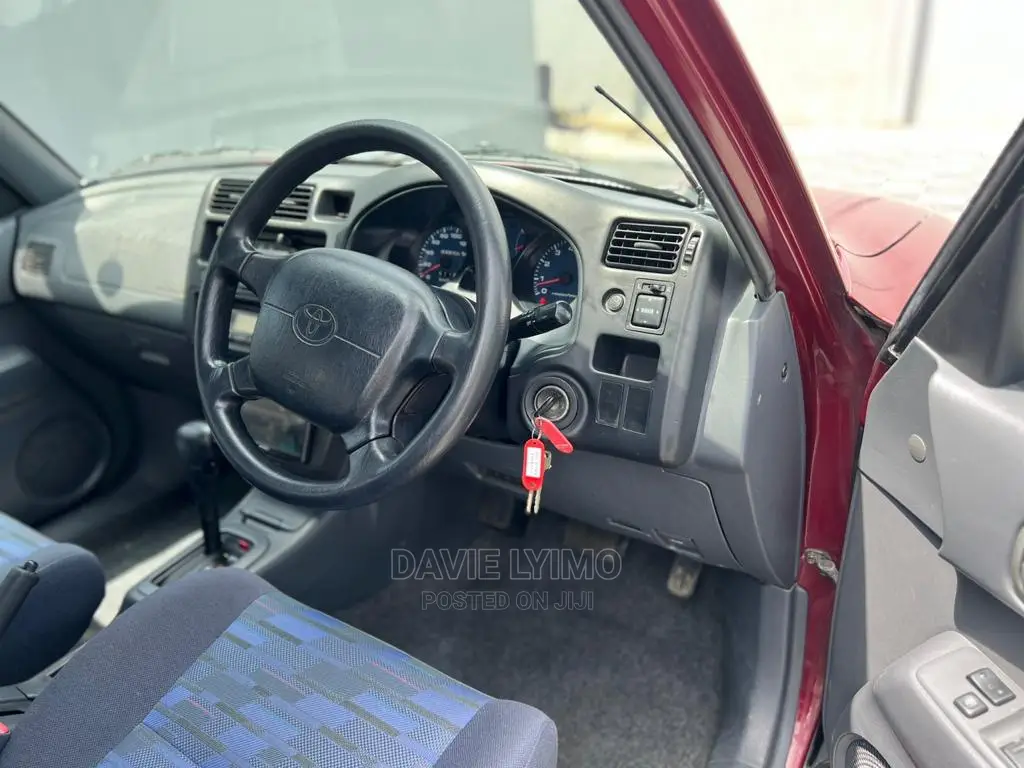 Toyota RAV4 Base 4x4 1999